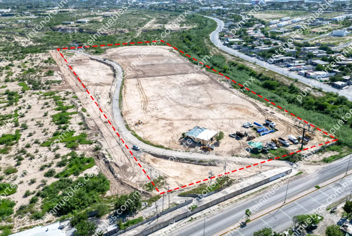 Renta Terreno 10 HAS sobre Carr 57 frente de 150 metros a Carretera, Zona Estancias de Santa Ana