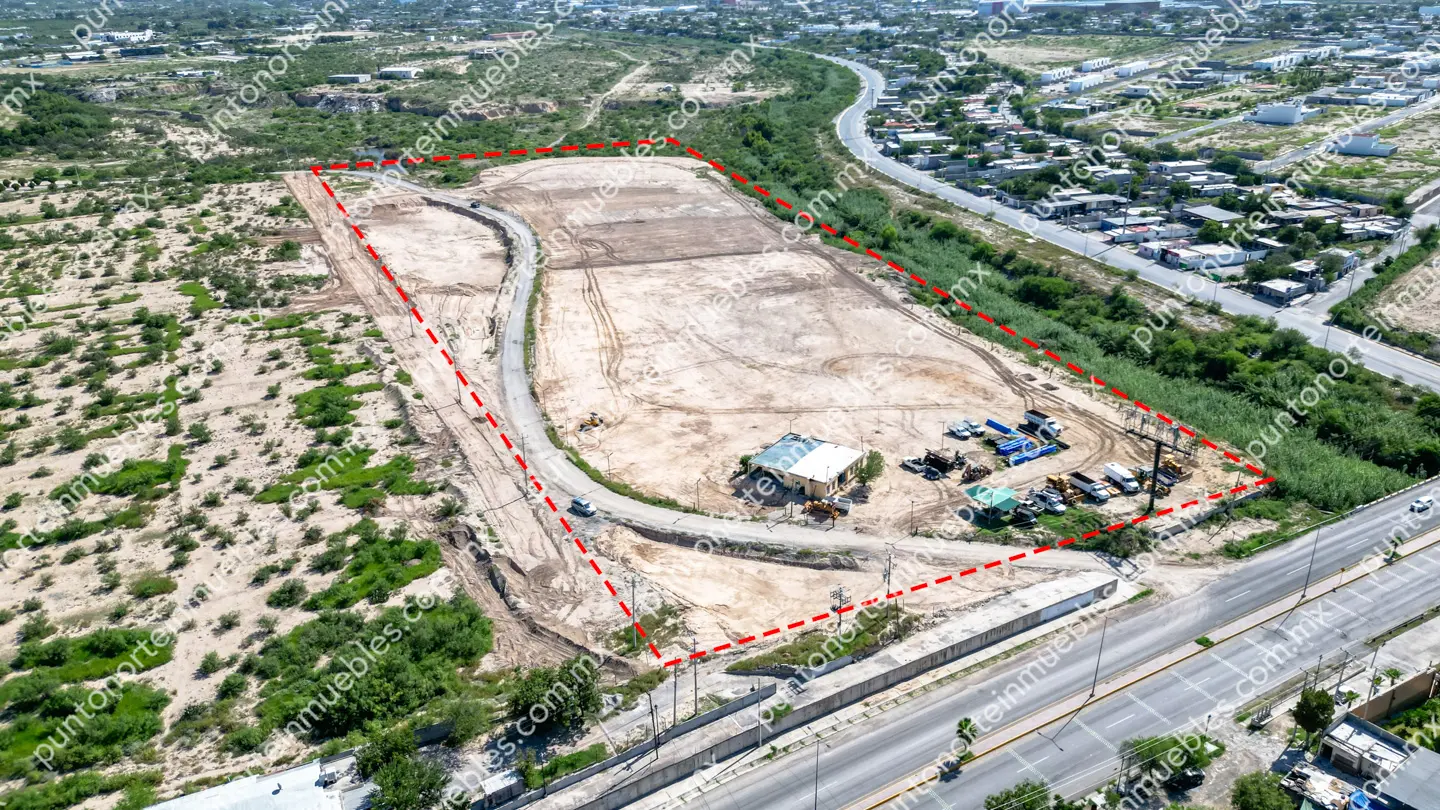 Renta Terreno 10 HAS sobre Carr 57 frente de 150 metros a Carretera, Zona Estancias de Santa Ana