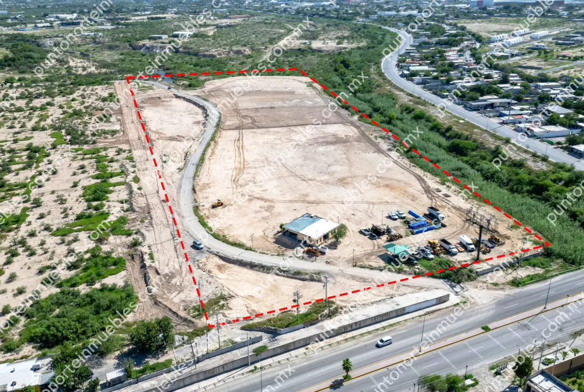 Renta Terreno 10 HAS sobre Carr 57 frente de 150 metros a Carretera, Zona Estancias de Santa Ana
