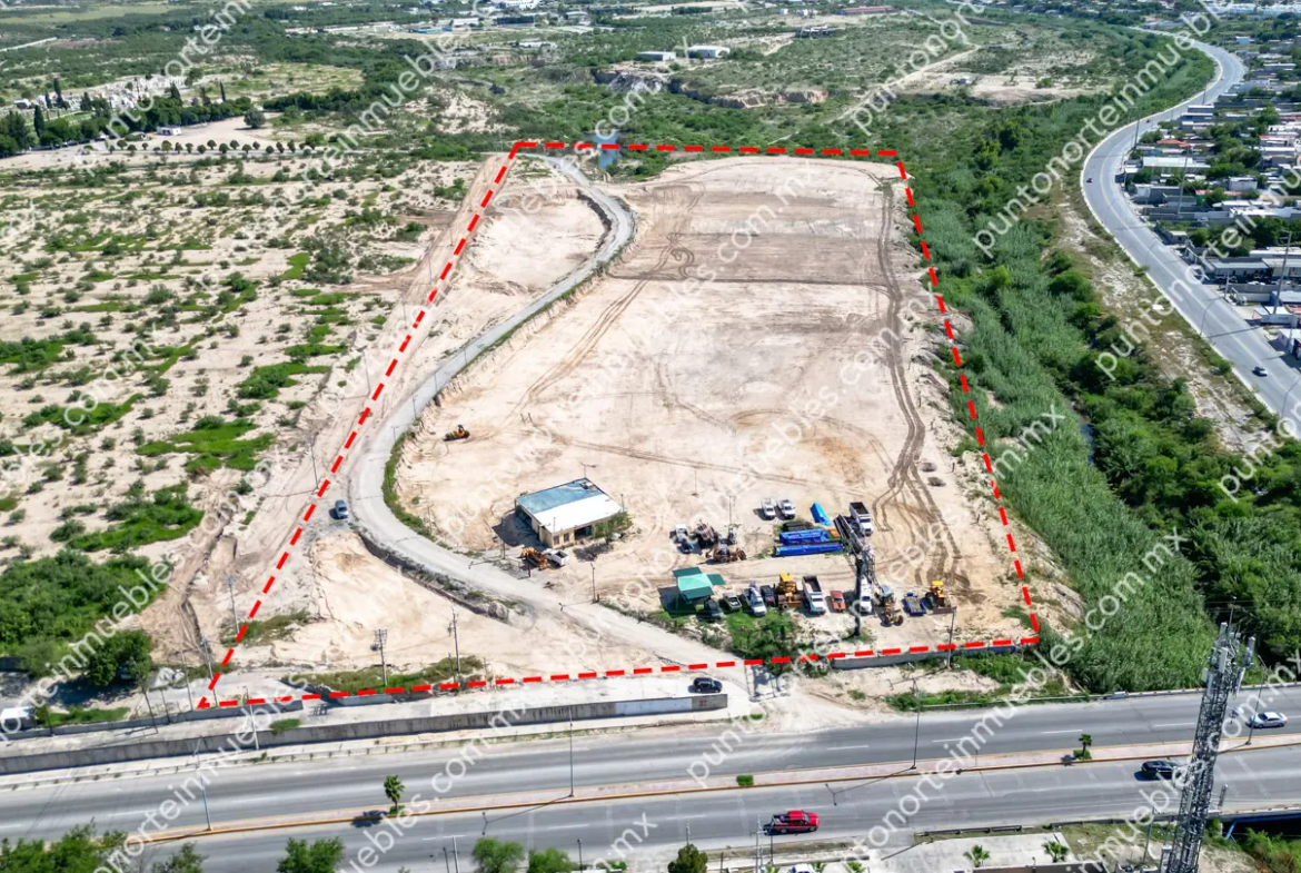 Renta Terreno 10 HAS sobre Carr 57 frente de 150 metros a Carretera, Zona Estancias de Santa Ana