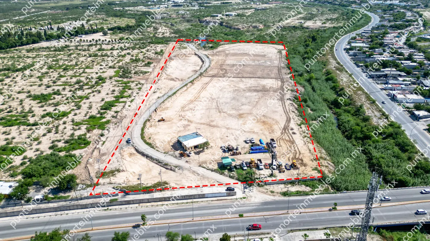 Renta Terreno 10 HAS sobre Carr 57 frente de 150 metros a Carretera, Zona Estancias de Santa Ana