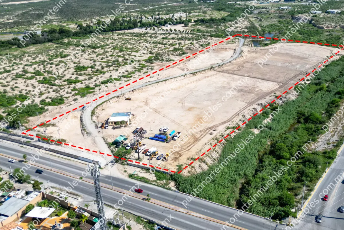 Renta Terreno 10 HAS sobre Carr 57 frente de 150 metros a Carretera, Zona Estancias de Santa Ana