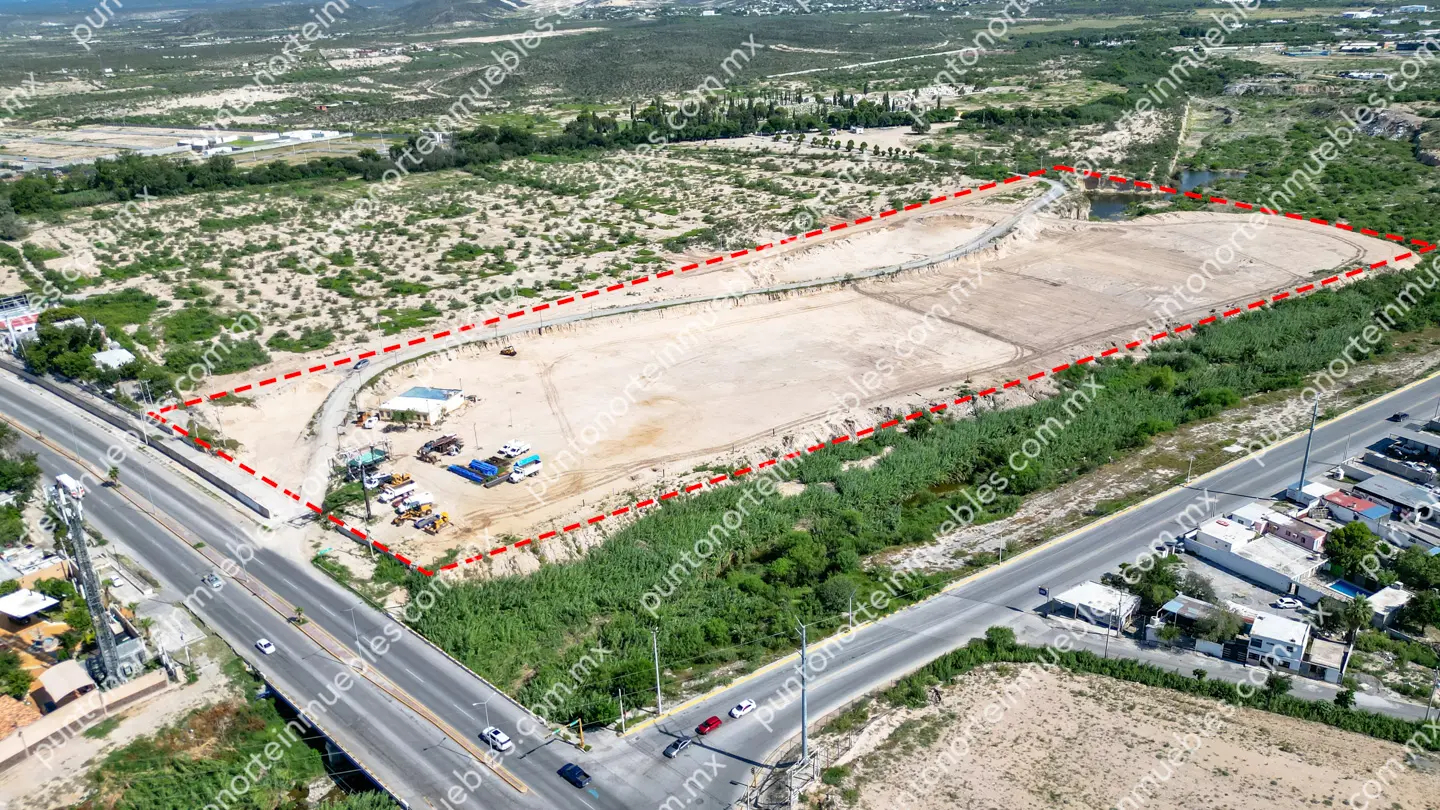 Renta Terreno 10 HAS sobre Carr 57 frente de 150 metros a Carretera, Zona Estancias de Santa Ana