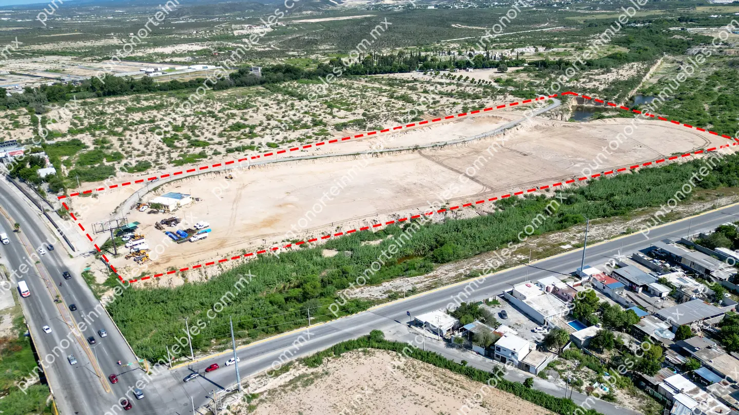 Renta Terreno 10 HAS sobre Carr 57 frente de 150 metros a Carretera, Zona Estancias de Santa Ana