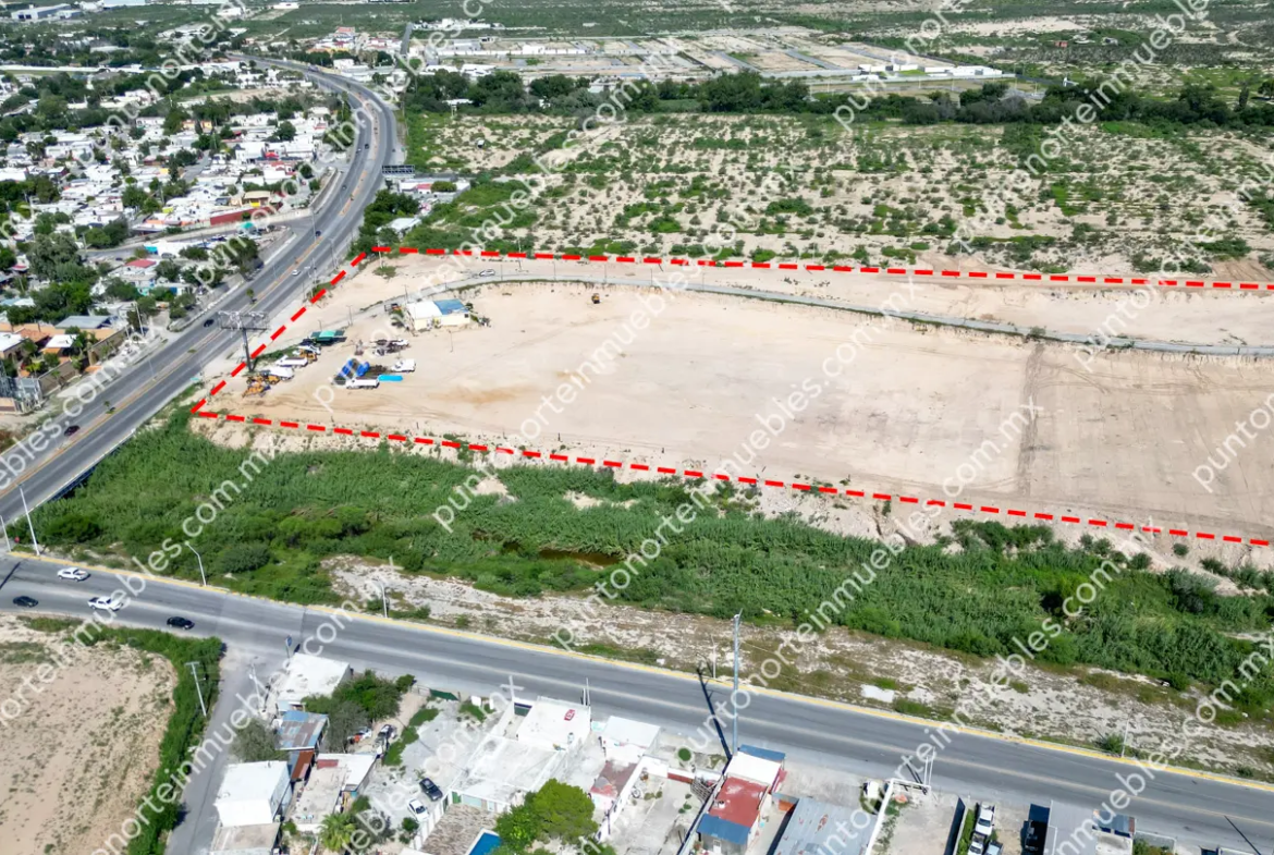 Renta Terreno 10 HAS sobre Carr 57 frente de 150 metros a Carretera, Zona Estancias de Santa Ana