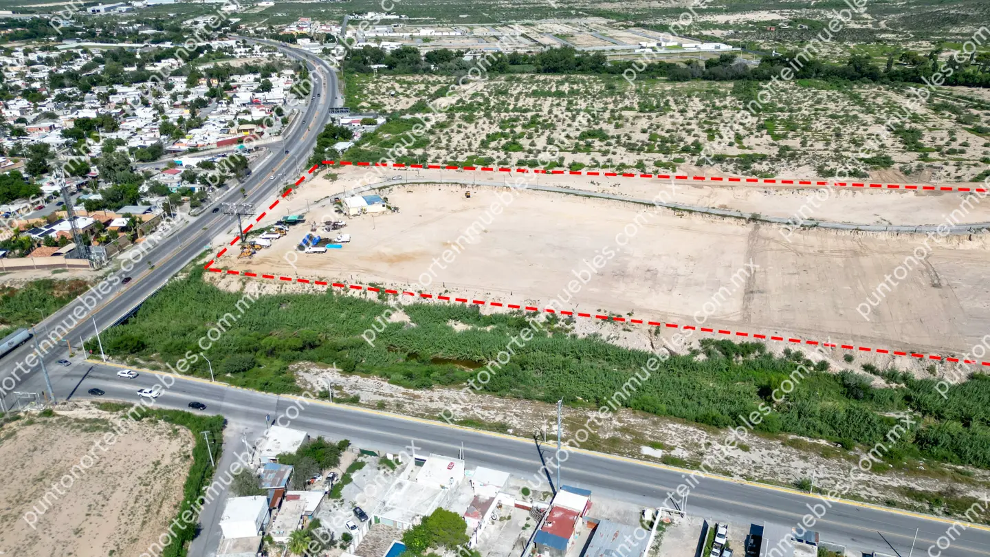 Renta Terreno 10 HAS sobre Carr 57 frente de 150 metros a Carretera, Zona Estancias de Santa Ana