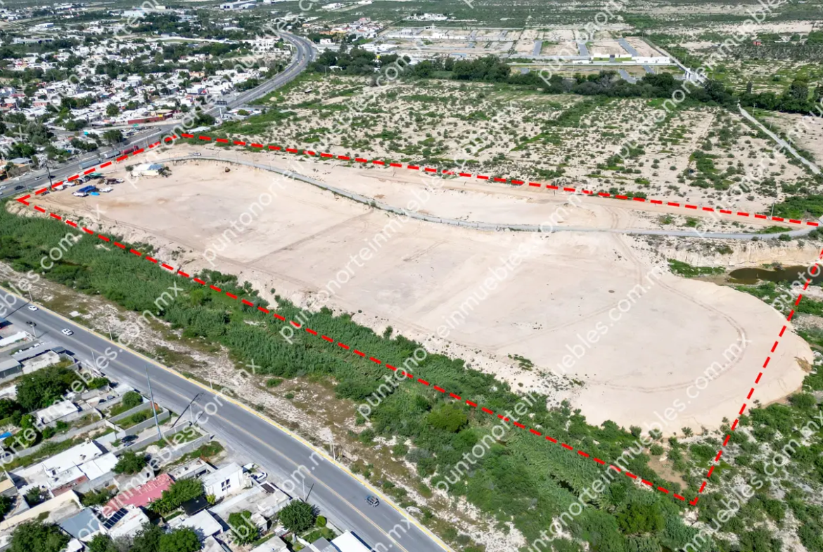 Renta Terreno 10 HAS sobre Carr 57 frente de 150 metros a Carretera, Zona Estancias de Santa Ana