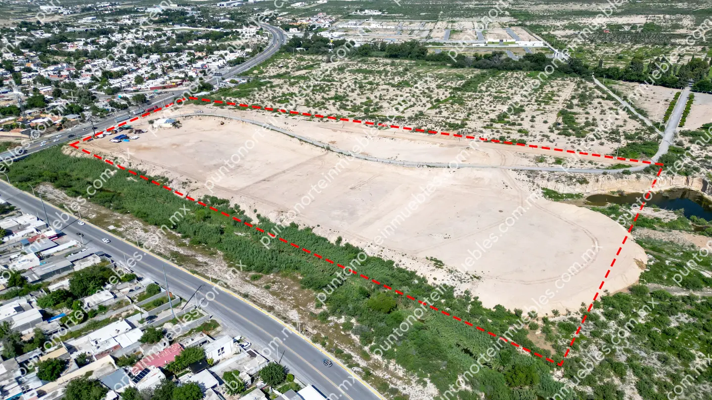 Renta Terreno 10 HAS sobre Carr 57 frente de 150 metros a Carretera, Zona Estancias de Santa Ana
