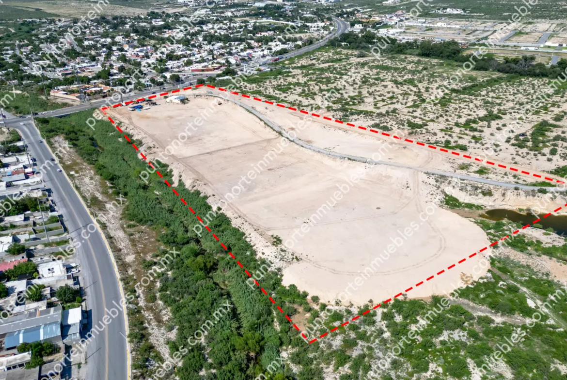 Renta Terreno 10 HAS sobre Carr 57 frente de 150 metros a Carretera, Zona Estancias de Santa Ana