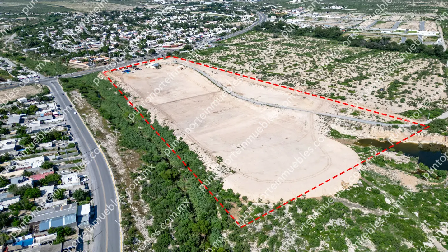 Renta Terreno 10 HAS sobre Carr 57 frente de 150 metros a Carretera, Zona Estancias de Santa Ana