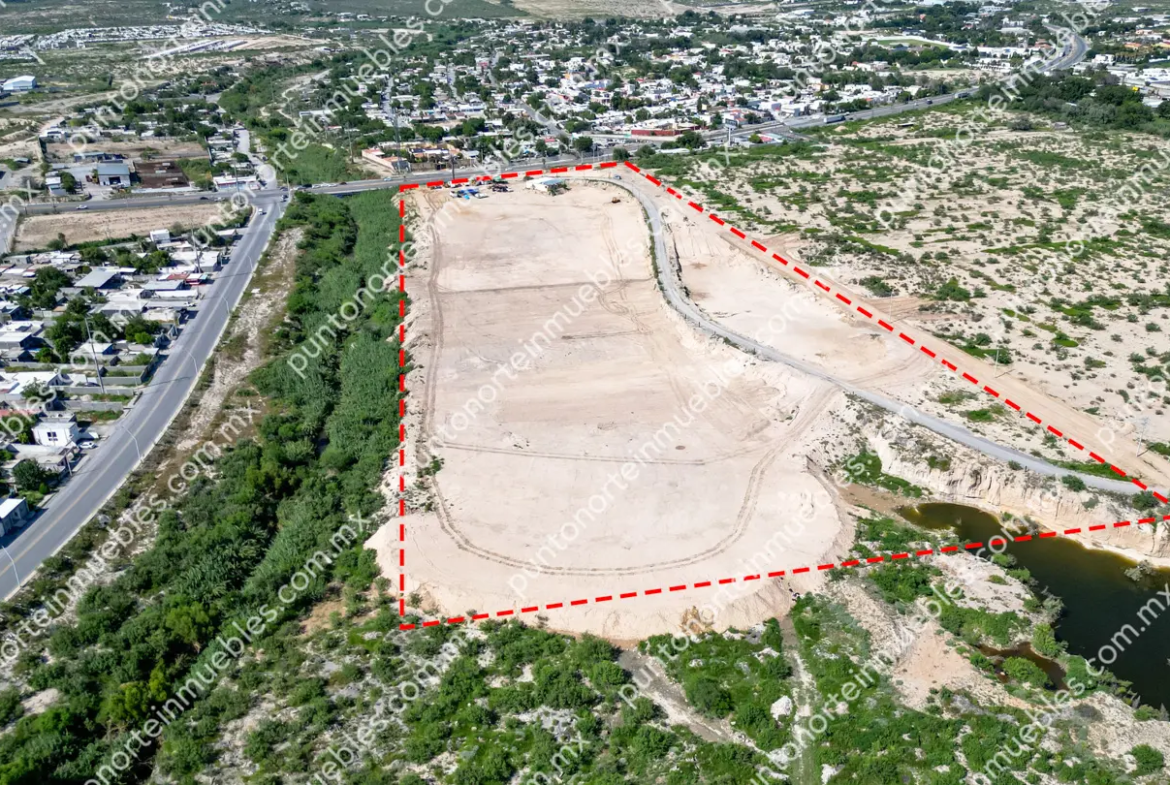 Renta Terreno 10 HAS sobre Carr 57 frente de 150 metros a Carretera, Zona Estancias de Santa Ana
