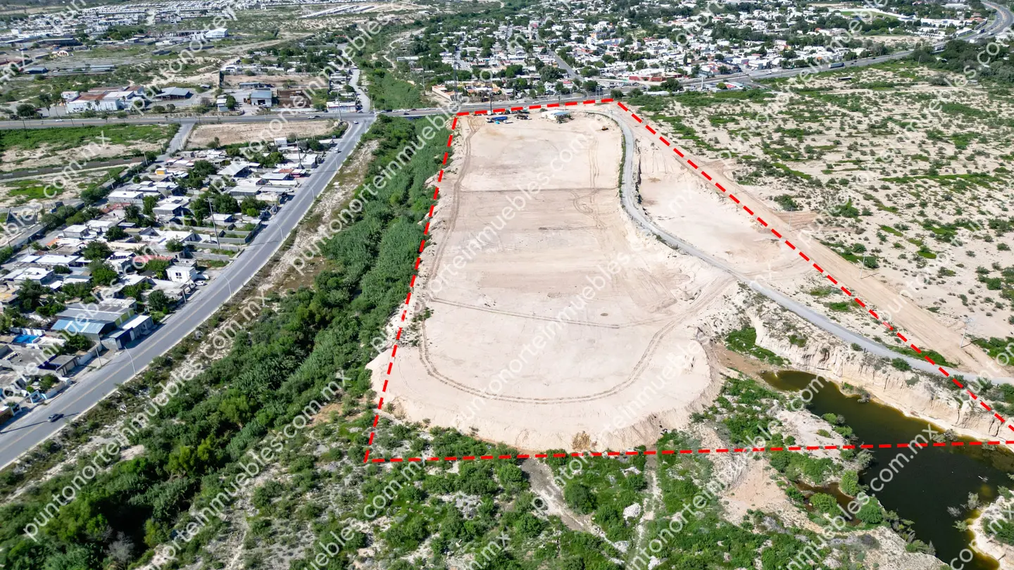 Renta Terreno 10 HAS sobre Carr 57 frente de 150 metros a Carretera, Zona Estancias de Santa Ana
